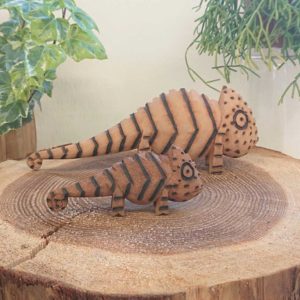 マダガスカル木彫りオブジェ カメレオン２匹